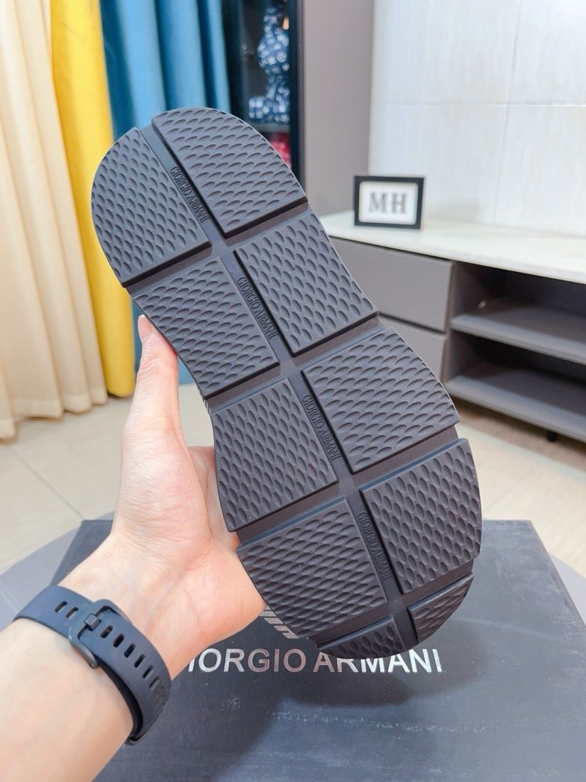 Giorgio Armani Textured Low-Top Sneakers