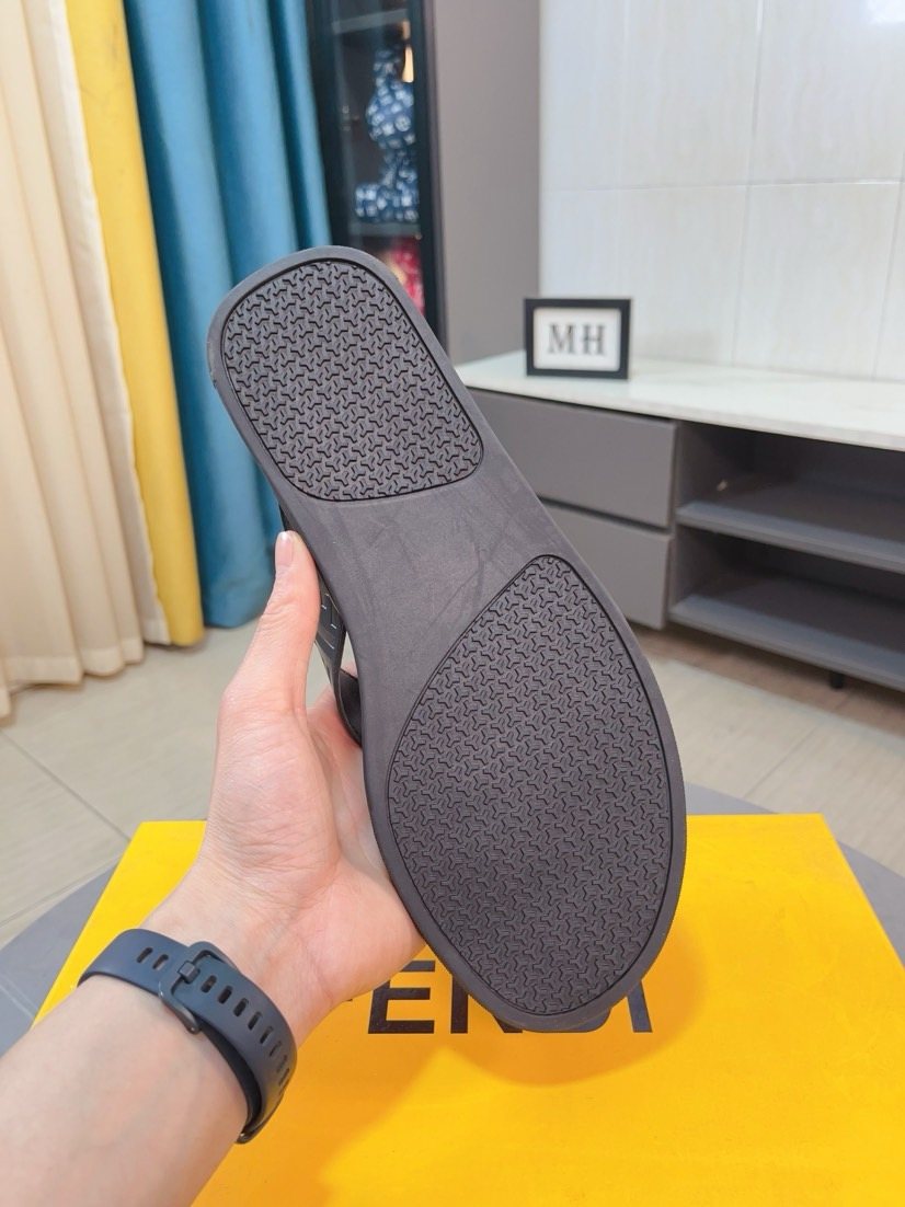 Fendi Men's FF-Pattern Thong Sandals - Black